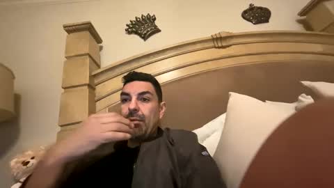 Snapshot of roblatino12 chatting on 12/14/24, 11:01 roblatino12 online show from 12/14/24, 11:01