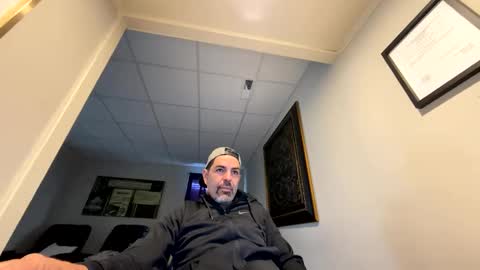 Snapshot of roblatino12 chatting on 02/17/25, 03:20 roblatino12 online show from 02/17/25, 03:20