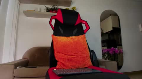 Snapshot of roby_millerr chatting on 11/14/25, 06:39 roby_millerr online show from 11/14/25, 06:39