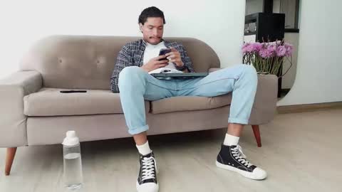 Snapshot of roby_millerr chatting on 11/18/25, 07:29 roby_millerr online show from 11/18/25, 07:29