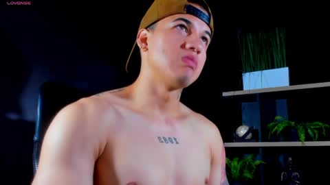 rocco_santos online show from 04/08/26, 05:57