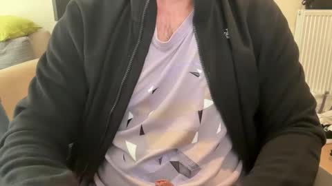 Snapshot of rocket_powerr chatting on 10/03/25, 09:17 rocketpower online show from 10/03/25, 09:17