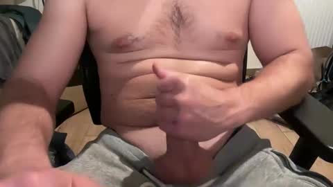 Snapshot of rocket_powerr chatting on 10/28/25, 11:18 rocketpower online show from 10/28/25, 11:18