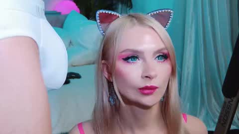 Snapshot of rockstarsgames chatting on 09/20/25, 11:11 Lina and Den online show from 09/20/25, 11:11