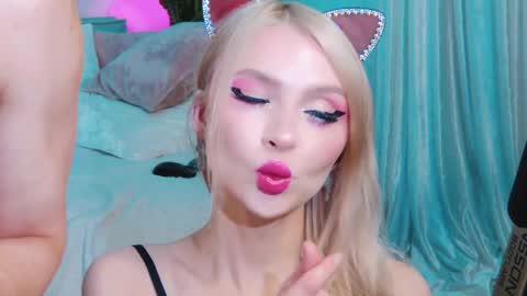 Snapshot of rockstarsgames chatting on 09/23/25, 07:44 Lina and Den online show from 09/23/25, 07:44