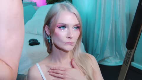 Snapshot of rockstarsgames chatting on 10/05/25, 10:46 Lina and Den online show from 10/05/25, 10:46