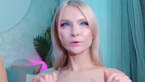 Snapshot of rockstarsgames chatting on 10/16/25, 09:54 Lina and Den online show from 10/16/25, 09:54