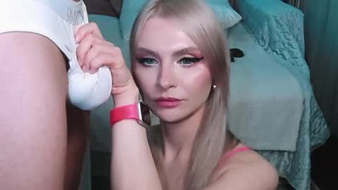 Snapshot of rockstarsgames chatting on 11/07/25, 09:31 Lina and Den online show from 11/07/25, 09:31