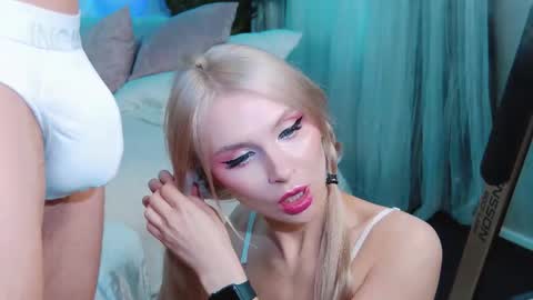 Snapshot of rockstarsgames chatting on 11/10/25, 09:52 Lina and Den online show from 11/10/25, 09:52