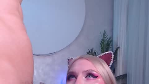 Snapshot of rockstarsgames chatting on 11/12/25, 04:57 Lina and Den online show from 11/12/25, 04:57