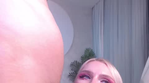 Snapshot of rockstarsgames chatting on 11/24/25, 05:51 Lina and Den online show from 11/24/25, 05:51