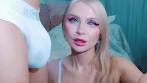 Snapshot of rockstarsgames chatting on 12/15/25, 05:55 Lina and Den online show from 12/15/25, 05:55