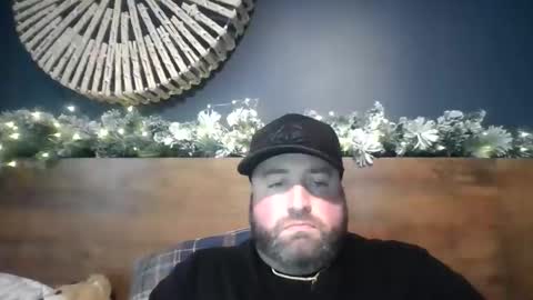 Snapshot of rofosho10 chatting on 12/17/25, 04:24 BigBadBear online show from 12/17/25, 04:24