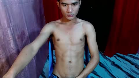 Snapshot of roianboyyy chatting on 05/23/26, 02:43 roianboyyy online show from 05/23/26, 02:43