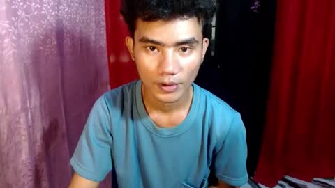 Snapshot of roianboyyy chatting on 05/24/26, 02:49 roianboyyy online show from 05/24/26, 02:49