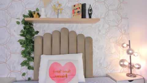 Snapshot of roma_love_ chatting on 10/02/25, 12:01 online show from 10/02/25, 12:01