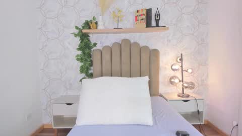 Snapshot of roma_love_ chatting on 10/08/25, 11:52 online show from 10/08/25, 11:52