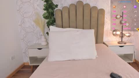 Snapshot of roma_love_ chatting on 10/28/25, 12:52 online show from 10/28/25, 12:52