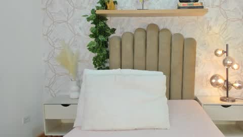 Snapshot of roma_love_ chatting on 10/29/25, 11:56 online show from 10/29/25, 11:56