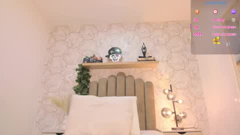 Snapshot of roma_love_ chatting on 10/31/25, 12:17 online show from 10/31/25, 12:17