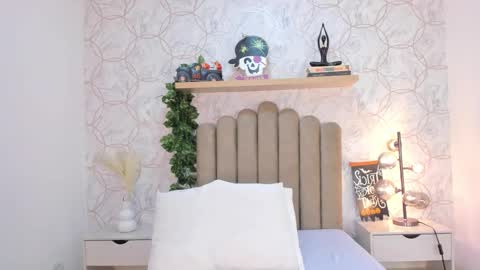 Snapshot of roma_love_ chatting on 11/01/25, 12:07 online show from 11/01/25, 12:07