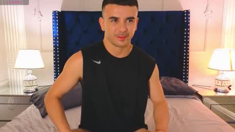 Snapshot of roman_chase chatting on 10/18/25, 02:51   online show from 10/18/25, 02:51