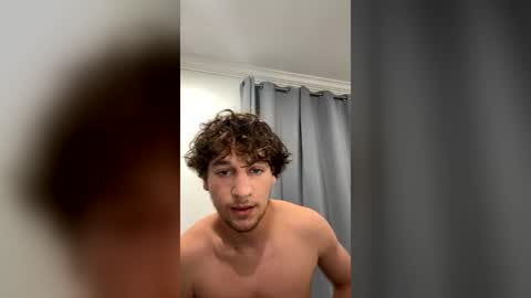 Snapshot of romangloria5 chatting on 07/19/26, 01:31 romangloria5 online show from 07/19/26, 01:31