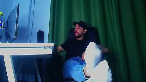 Snapshot of romaniamaster1 chatting on 03/31/26, 06:25 romaniamaster1 online show from 03/31/26, 06:25