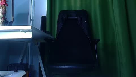 Snapshot of romaniamaster1 chatting on 04/15/26, 06:20 romaniamaster1 online show from 04/15/26, 06:20