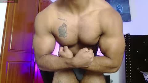 Snapshot of romanpearce_ chatting on 11/12/25, 08:08 Roman online show from 11/12/25, 08:08