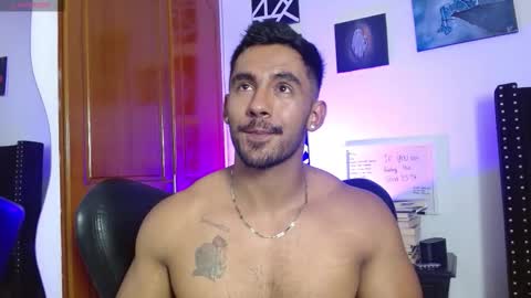 Snapshot of romanpearce_ chatting on 11/16/25, 10:37 Roman online show from 11/16/25, 10:37