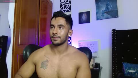 Snapshot of romanpearce_ chatting on 11/20/25, 10:42 Roman online show from 11/20/25, 10:42