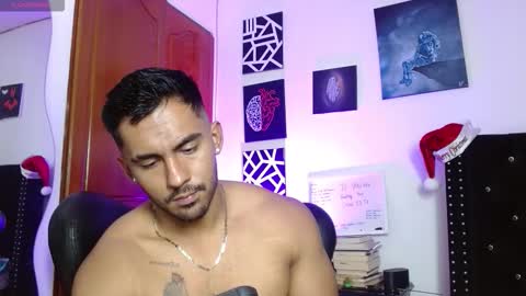 Snapshot of romanpearce_ chatting on 12/05/25, 08:27 Roman online show from 12/05/25, 08:27