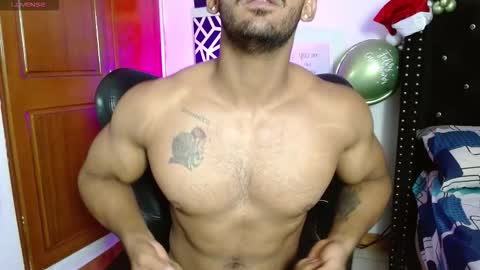 Snapshot of romanpearce_ chatting on 12/23/25, 12:41 Roman online show from 12/23/25, 12:41