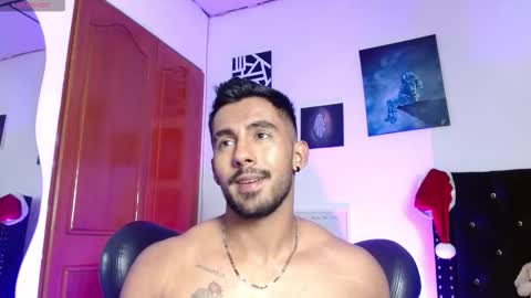 Snapshot of romanpearce_ chatting on 02/19/26, 07:21 Roman online show from 02/19/26, 07:21