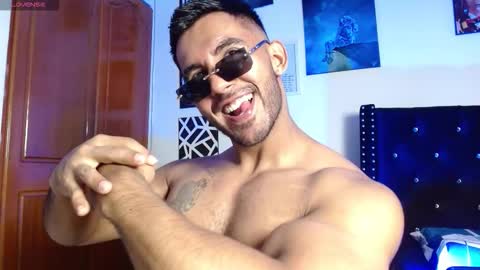 Snapshot of romanpearce_ chatting on 03/08/26, 05:28 Roman online show from 03/08/26, 05:28