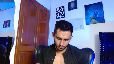 Snapshot of romanpearce_ chatting on 03/19/26, 08:02 Roman online show from 03/19/26, 08:02