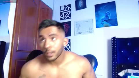 Snapshot of romanpearce_ chatting on 03/21/26, 07:17 Roman online show from 03/21/26, 07:17