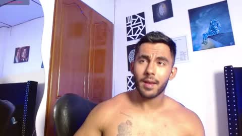 Snapshot of romanpearce_ chatting on 04/04/26, 02:21 Roman online show from 04/04/26, 02:21