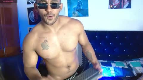 Snapshot of romanpearce_ chatting on 04/05/26, 06:27 Roman online show from 04/05/26, 06:27