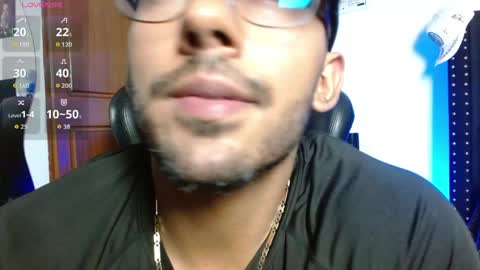 Snapshot of romanpearce_ chatting on 05/20/26, 04:18 Roman online show from 05/20/26, 04:18