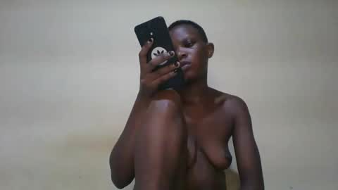 Snapshot of romantic2u4 chatting on 02/17/26, 01:57 Emma online show from 02/17/26, 01:57
