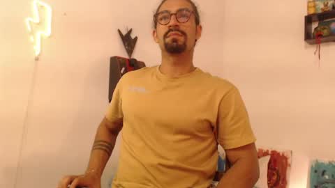 Snapshot of romeocolin_ chatting on 06/17/26, 03:42 R O M E O online show from 06/17/26, 03:42