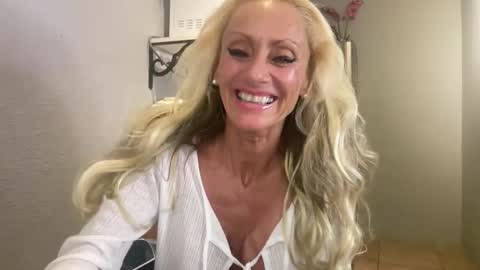 Snapshot of romeodiamond chatting on 12/04/25, 02:43 romeodiamond online show from 12/04/25, 02:43