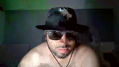Snapshot of romeoisfabulous chatting on 06/17/26, 03:02 romeoisfabulous online show from 06/17/26, 03:02