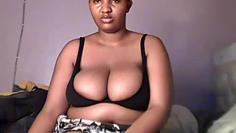 Snapshot of romina_26 chatting on 06/13/26, 11:24 Romina 26 online show from 06/13/26, 11:24