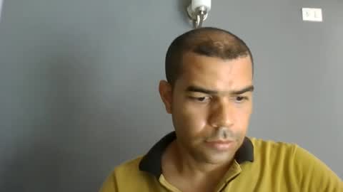 rompeculos121 online show from 02/18/25, 02:38