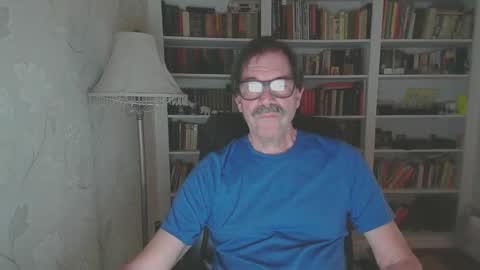 Snapshot of ronger69big chatting on 01/10/25, 04:33 RodgerDodger online show from 01/10/25, 04:33