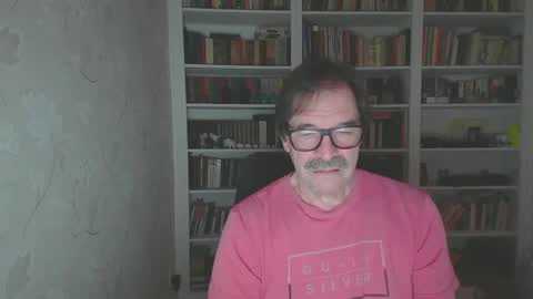 Snapshot of ronger69big chatting on 01/26/25, 06:59 RodgerDodger online show from 01/26/25, 06:59