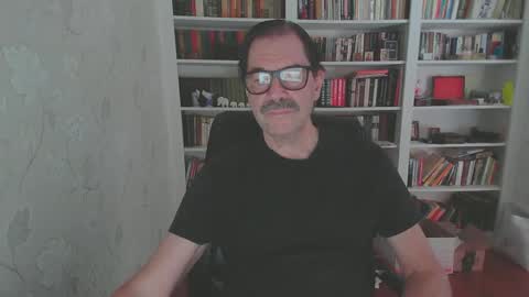 Snapshot of ronger69big chatting on 01/28/25, 04:30 RodgerDodger online show from 01/28/25, 04:30
